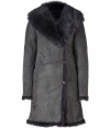 Exquisitely tinted in an elegant shade of anthracite, Paul & Joes luxurious shearling coat counts as a must-have investment, guaranteed to add a sophisticated edge to your outfit - Round collar, long sleeves, hooked button closures, side slit pockets, patchworked seaming, tonal fur interior and trim throughout - The perfect weight for transitioning through the seasons in chic style