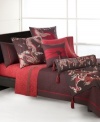 Featuring an opulent dragon jacquard pattern in a bold, royal red shade, the Dynasty duvet cover from Natori is nothing less than regal. Also features a smooth 300 thread count and button closure.