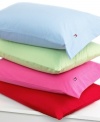 Surround yourself with comfort. This Tommy Hilfiger sheet set is crafted in an extra soft cotton/polyester blend that keeps you cozy. Color options range from soft palettes to deep tones to suit any style.