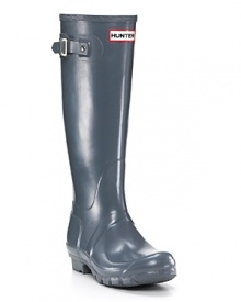 Glossy rubber rain boots with a legendary Hunter fit and comfort.