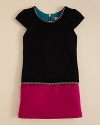 Color us impressed. Zoe's colorblock dress is trimmed with goldtone chain for a simply elegant look.