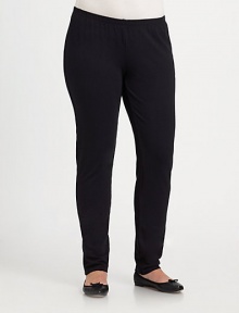 Only Splendid can flawlessly combine a luxurious blend of supima cotton and modal to create stretch leggings you will not want to take off.Elasticized waistbandPull-on styleInseam, about 33Supima cotton/micro modal/spandexMachine washMade in USA