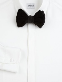 This smooth, velvet bow tie instantly adds formal flair to any classic dress shirt.CottonDry cleanMade in Italy