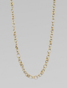 A classic style with radiant 18k gold circle and oval links. 18k goldLength, about 33Lobster clasp closureMade in Italy