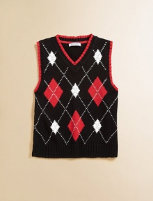 A classic knit vest is crafted in plush cotton and accented with a colorful argyle design.V-neckSleevelessPullover styleCottonMachine washImported