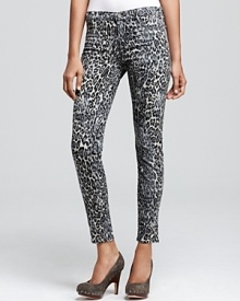 Opt for fierceness in these J brand legging jeans, boasting major stretch for an impeccable, body-contouring fit.