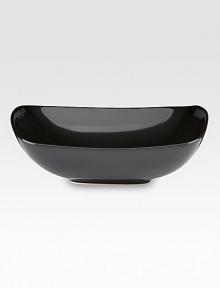 Donna Karan launched her eponymous fashion label in 1985 with seven easy pieces meant to to be mixed and matched to fit any scenario. That same versatility defines her beautiful dinnerware collection, crafted in high-gloss porcelain with seven pieces for breakfast, dinner and everything in between. High-gloss porcelain34 oz.Dishwasher- & microwave safeImported