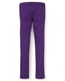 Comfy, super stretchy jeggings are a must-have for every girl's wardrobe. This pair from Joe's Jeans features dynamic color and 2 functional pockets in the back.