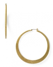 Lauren Ralph Lauren taps into the textured trend with this pair of gold-plated hoop earrings, flaunting a bold shape and subtle detailing.