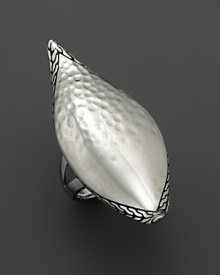 Organically textured sterling silver forms an elegant, dramatic ring from the John Hardy Palu Kapar collection.