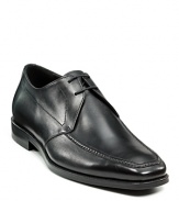 A polished look. This lace-up leather shoe has a clean front and square stitch detail.