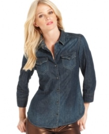 This denim petite shirt from Calvin Klein Jeans infuses your wardrobe with western charm. Paired with metallic leggings, it's an ultra-cool look with a chic textural touch.