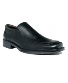 Complement your sleek, modern tastes with this stylish pair of slip-on men's dress shoes. With plenty of built-in comfort in these men's loafers, looking your best never felt so good.