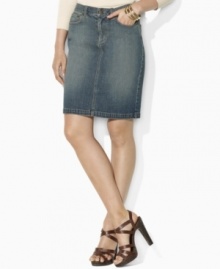 Lauren Jeans Co.'s petite skirt is designed in glamorous dark denim with a hint of stretch for a flattering fit, and finished with traditional details for a chic, classic finish.