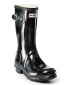 Short glossy rubber rain boots with a legendary Hunter fit and comfort.