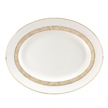 Vera Wang, in collaboration with Wedgwood, has designed a tableware collection full of understated elegance and classic beauty that embraces the ultra chic, sophisticated style that Vera is known for. Gilded Weave takes its inspiration from the Greek and Neo-classical accents used in Vera Wangs Spring 2008 Bridal Collection. The gold and platinum mixed motifs invoke themes of nature and spring with graceful and subtle flourishes. This collection is designed to stand-alone or to mix and match.