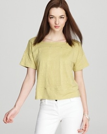 This breezy Eileen Fisher linen top is beaming with a sunshine-happy hue. Pair with white jeans and espadrilles for a warm-weather escape.