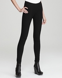 Complete your capsule wardrobe with these Donna Karan New York stretch leggings, flaunting seam detail to subtly shape the silhouette.