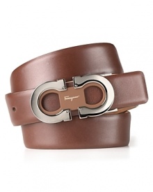 A handsome belt with a double Gancini logo makes a strong contribution to your professional wardrobe.