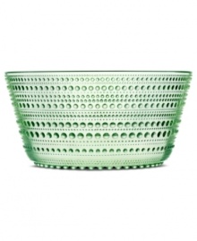 Like dewdrops in the morning sun, the bubbles circling iittala's Kastehelmi serving bowl glisten in pressed glass to reflect all the light at your table. An apple-green hue adds to the tranquil nature of the vintage Oiva Toikka design.