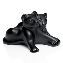 Lalique invites you to the African world to celebrate the birth of the Tambwee lion cubs. Still clumsy and mischievous, these 2 young cubs will some day rule the lions land.Fashioned in black crystal, the Tambwee cubs huddle against each other. These crystal cubs are the symbol of fraternity.