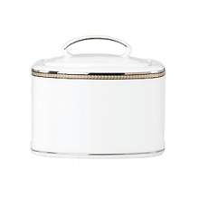 Kate Spade Sonora Knot is a clean & classic dinnerware collection in Bone china with gold and platinum bands. Featuring lustrous gold, platinum and black rim accents. Dishwasher safe.