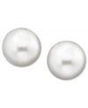 A classic touch that's perfect for every look and every day. Belle de Mer's cultured freshwater pearl studs (9-10 mm) are set in 14k gold.