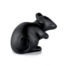 A true recollection of childhood, the mouse feeds the imagination of fairy tales. Always playful, it is one of the smallest pieces in Lalique's rich animal kingdom. It is for the first time brought to life in satin black crystal.