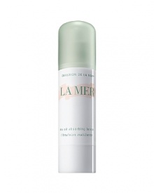 Crème de la Mer is also available in a lotion formulation that contains the original Miracle Broth™ and its extraordinary benefits. Tailored to the needs of normal to oily skin, The Oil Absorbing Lotion leaves a soft matte finish and inhibits oily breakthrough.