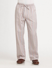 Simple yet smart stripe pattern adorns this lounge wear essential set in crisp, cool cotton.Elastic waistbandSide slash, back patch pocketsInseam, about 31CottonMachine washImported