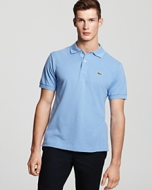 A true original, this short sleeve logo polo from Lacoste is a must-have timeless classic.