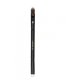 This versatile dual-ended brush is the ideal partner to eye shadows, both powder (wet or dry) and cream shadows. Designed with two sides for portability and convenience: the flat, angled side precisely lines the lid and lower lash line, while the tapered, rounded side perfectly blends. Angled side cut at sharper angle for better lining and use in the brow.