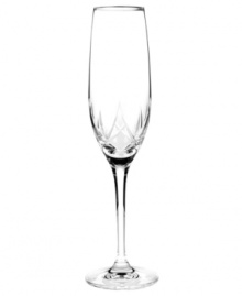 With a fluid elegance and bold geometric cuts, the flute from the Khloe crystal stemware collection brings modern allure to any dining occasion. In fine Marquis by Waterford crystal for lasting brilliance.