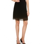 In an on-trend sheer chiffon, this Alfani A-line skirt features contrast pleating for a chic spring look!