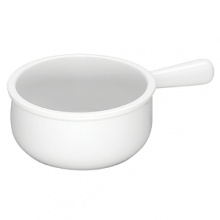 The ultimate bowl for the ultimate soup. Crafted of durable stoneware, Le Creusets French onion soup bowl is expertly crafted to resist scratches, chips and stains for quality that endures.