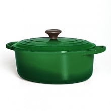 For nearly a century, Le Creuset has handcrafted enameled cast iron cookware of superlative quality, durability and versatility. A cooking staple, the oval French oven offers exceptional heat distribution and retention for unsurpassed broiling, braising, slow cooking and sautéing and its size easily accommodates large roasts and poultry.