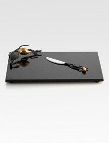 In Italy the lemon symbolizes luck and happiness, an inspiring motif that American craftsman Michael Aram has incorporated into this distinctive black granite design finished with gold plating and oxidized metal accents.From the Lemonwood CollectionBlack granite/oxidized/gold-platedBoard: 8H X 12WKnife, about 7½ longHand washImported