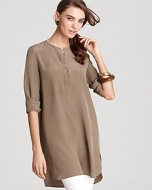 Exuding an earthy vibe, this silk Vince tunic layers over your favorite skinnies for effortless chic--upgrading your look from simple to sublime.