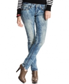 Levi's ups the intensity with a pair of skinny jeans that sport a super-bleached wash and zipper pocket trims.