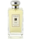 Vanilla & Anise transports you to the floral landscape of Madagascar and captures the fleeting moment of the blossoming rare vanilla orchid. The fragile cream and white flowers found on the vanilla vine are a precious discovery: only one or two appear in the morning, and seemingly vanish by late afternoon. 