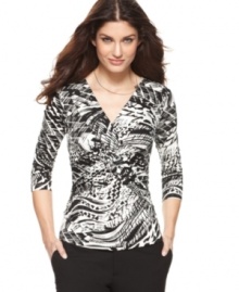 Cable & Gauge's sexy twist-front top is back in a graphic black and white print. The affordable price makes this piece a must-have!