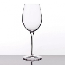 Crescendo stemware and barware is made of SON.hyx. Luigi Bormioli's proprietary glassware is extremely brilliant in color and maintain clarity after thousands of industrial dishwashing cycles. This high quality Italian glassware possesses high durability and strength.