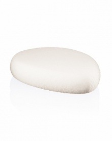 A circular sponge of easily washable long-wear rubicell for smooth, easy delivery of liquid and cream foundations.