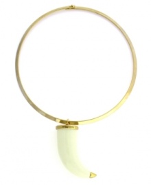 Style safari. A large resin horn puts the fierce into Vince Camuto's jungle-themed necklace. Crafted in gold tone mixed metal. Approximate length: 17-1/2 inches. Approximate drop: 3 inches.