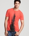 Soft cotton tee from MARC BY MARC JACOBS adorned with an abstracted lava print at the front.