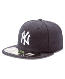 To the ballgame and beyond, sport this New Era baseball cap anywhere. A fitted 59FIFTY New York Yankees hat is the perfect way to show team spirit.