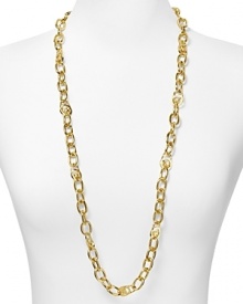 MICHAEL Michael Kors' classically styled gold chain is a striking complement to a neutral neckline. Slip it on with sumptuous knits to channel the label's enviable jet-set aesthetic.