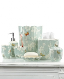 A lovely floral motif in a serene blue and white palette lends an air of nature-inspired sophistication to this Martha Stewart Collection Mariposa lotion pump. A smattering of fanciful butterflies add delightful pops of color.