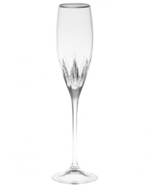 Turn formal affairs into true celebrations with the Duchesse flute from Vera Wang. The renowned bridal designer marries a tapered bowl and blazing starburst cut with a beautifully flared stem. Radiant crystal is topped off with a smooth band of polished platinum.