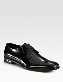 Polished to perfection, this italian leather lace-up is finished with an apron toe.Leather liningLeather soleMade in Italy